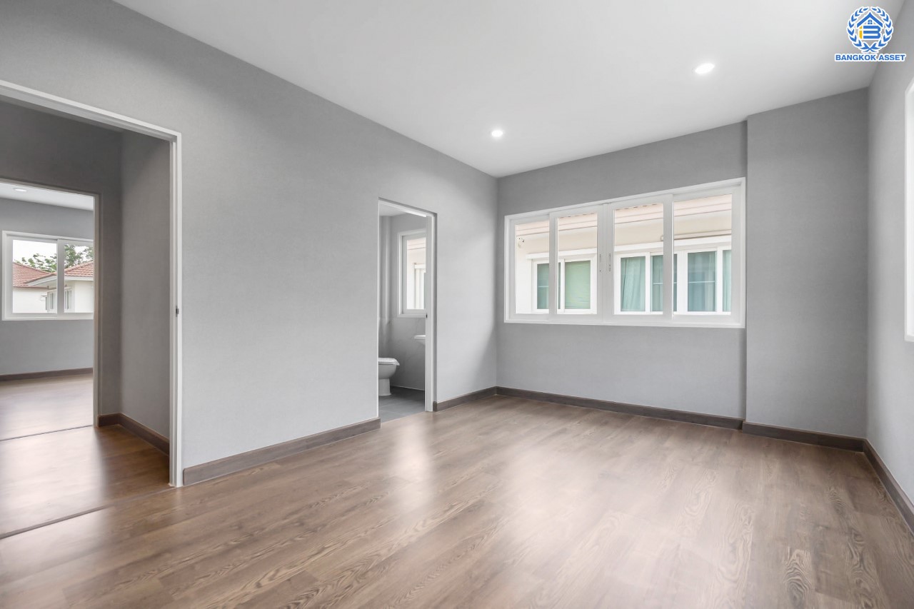 บ้านมือสองตกแต่งใหม่ ม.คาซ่าแกรนด์ ชัยพฤกษ์-แจ้งวัฒนะ แบรนด์ Q.House หลังใหญ่ เนื้อที่ 72 ตร.ว. ฟังก์ชันจัดเต็ม 3 ห้องนอน 4 ห้องน้ำ 1 ห้องแม่บ้าน 2 ที่จอดรถ ตอบโจทย์ทุกการเดินทาง บนทำเลใกล้เซ็นทรัลฯ และจุดขึ้นทางด่วน "แจ้งวัฒนะ" และรถไฟฟ้าสายสีชมพู...